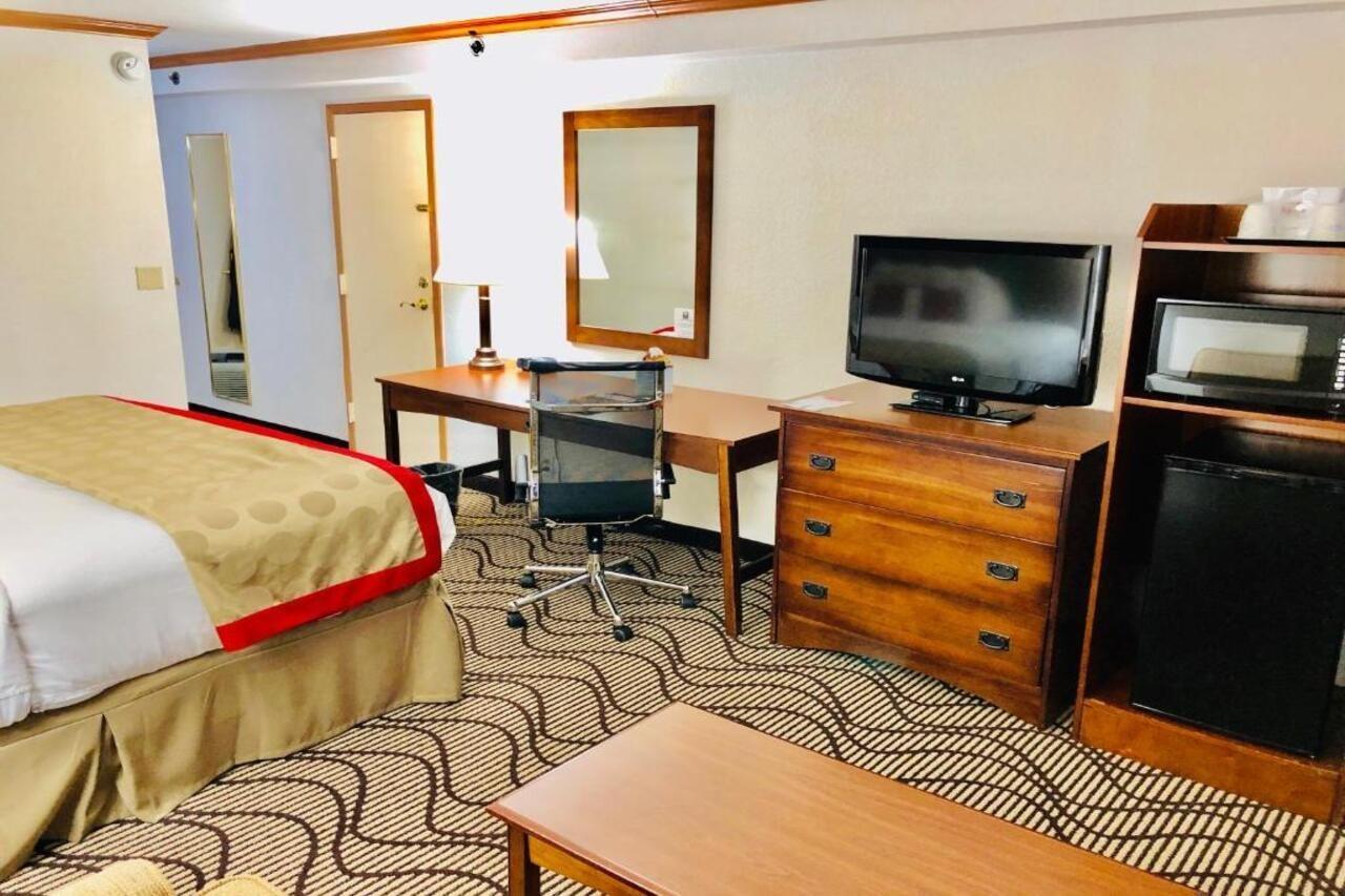 รามาดา บาย วินด์แฮม เบอร์มิงแฮม แอร์พอร์ต Hotel ภายนอก รูปภาพ