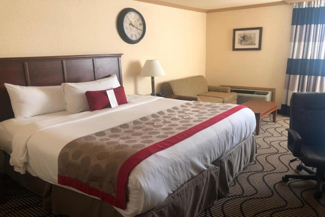 รามาดา บาย วินด์แฮม เบอร์มิงแฮม แอร์พอร์ต Hotel ภายนอก รูปภาพ