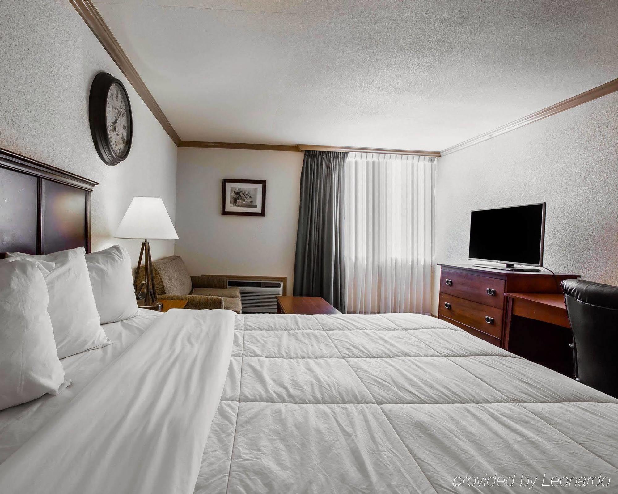 รามาดา บาย วินด์แฮม เบอร์มิงแฮม แอร์พอร์ต Hotel ภายนอก รูปภาพ