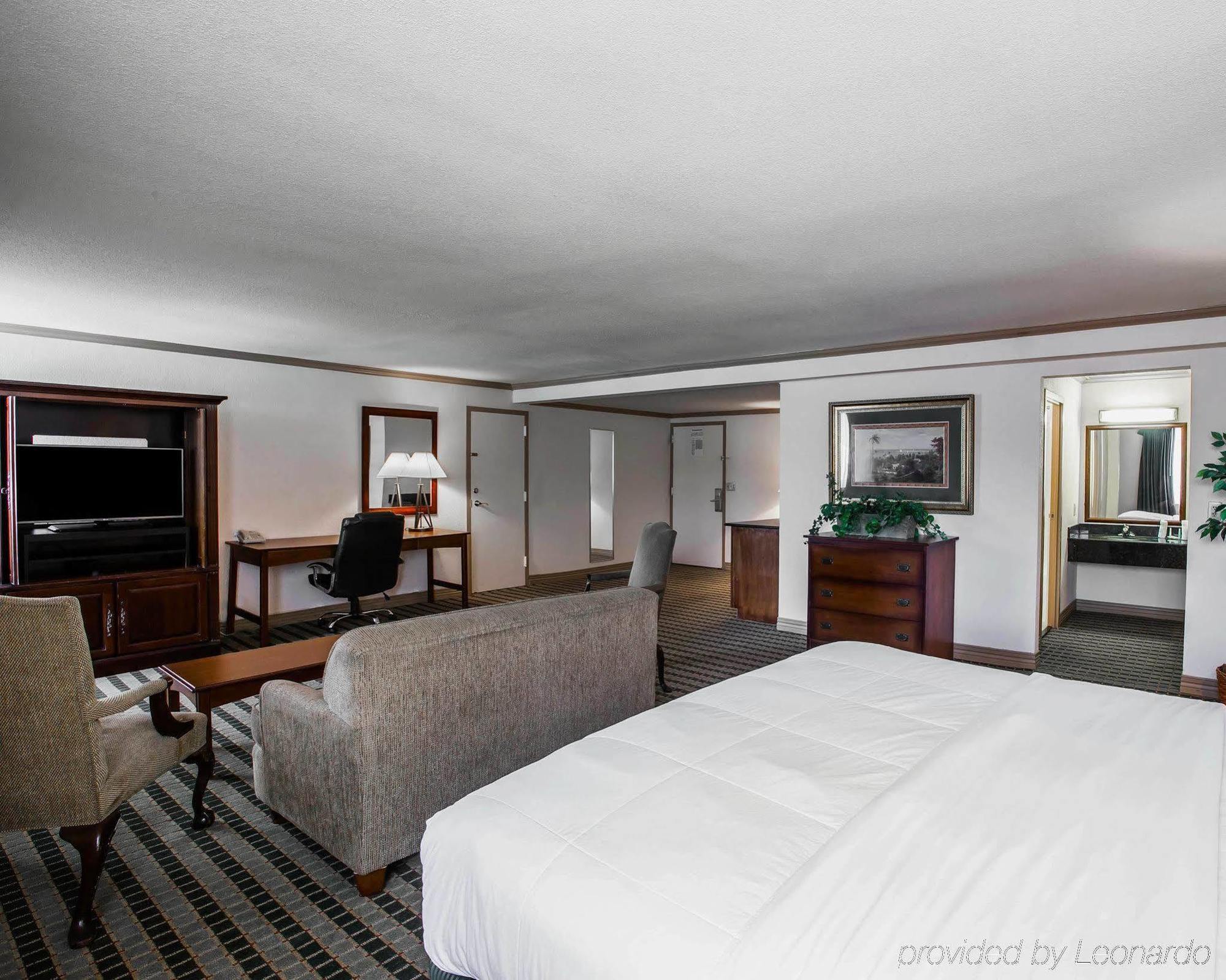 รามาดา บาย วินด์แฮม เบอร์มิงแฮม แอร์พอร์ต Hotel ภายนอก รูปภาพ
