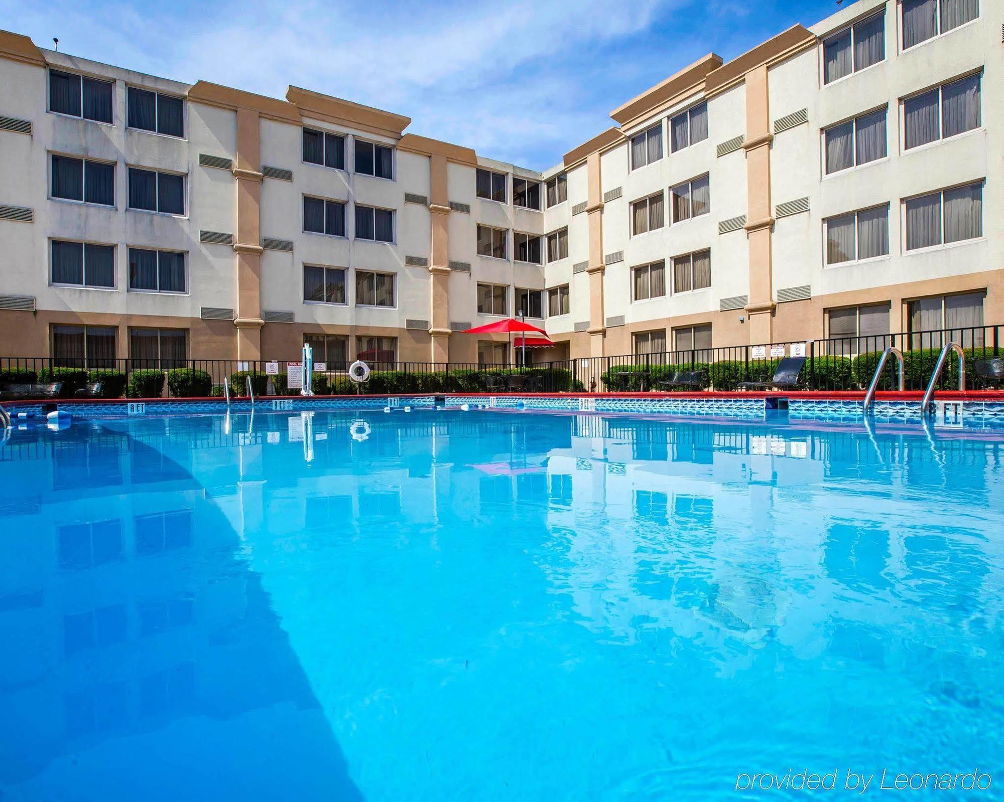 รามาดา บาย วินด์แฮม เบอร์มิงแฮม แอร์พอร์ต Hotel ภายนอก รูปภาพ