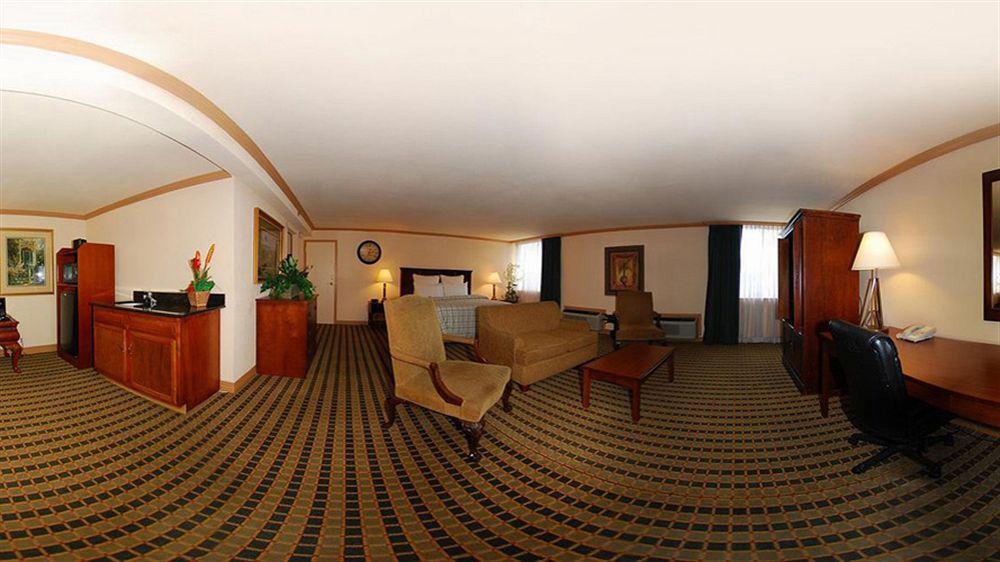 รามาดา บาย วินด์แฮม เบอร์มิงแฮม แอร์พอร์ต Hotel ภายนอก รูปภาพ