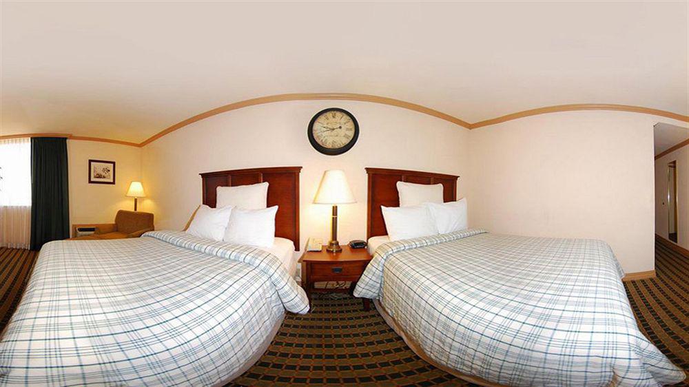 รามาดา บาย วินด์แฮม เบอร์มิงแฮม แอร์พอร์ต Hotel ภายนอก รูปภาพ